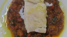 Recepta de cuina de Bacallà confitat amb llit de samfaina
